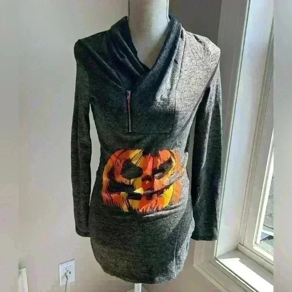 Woman’s long sleeve jack o lantern top - Picture 1 of 4